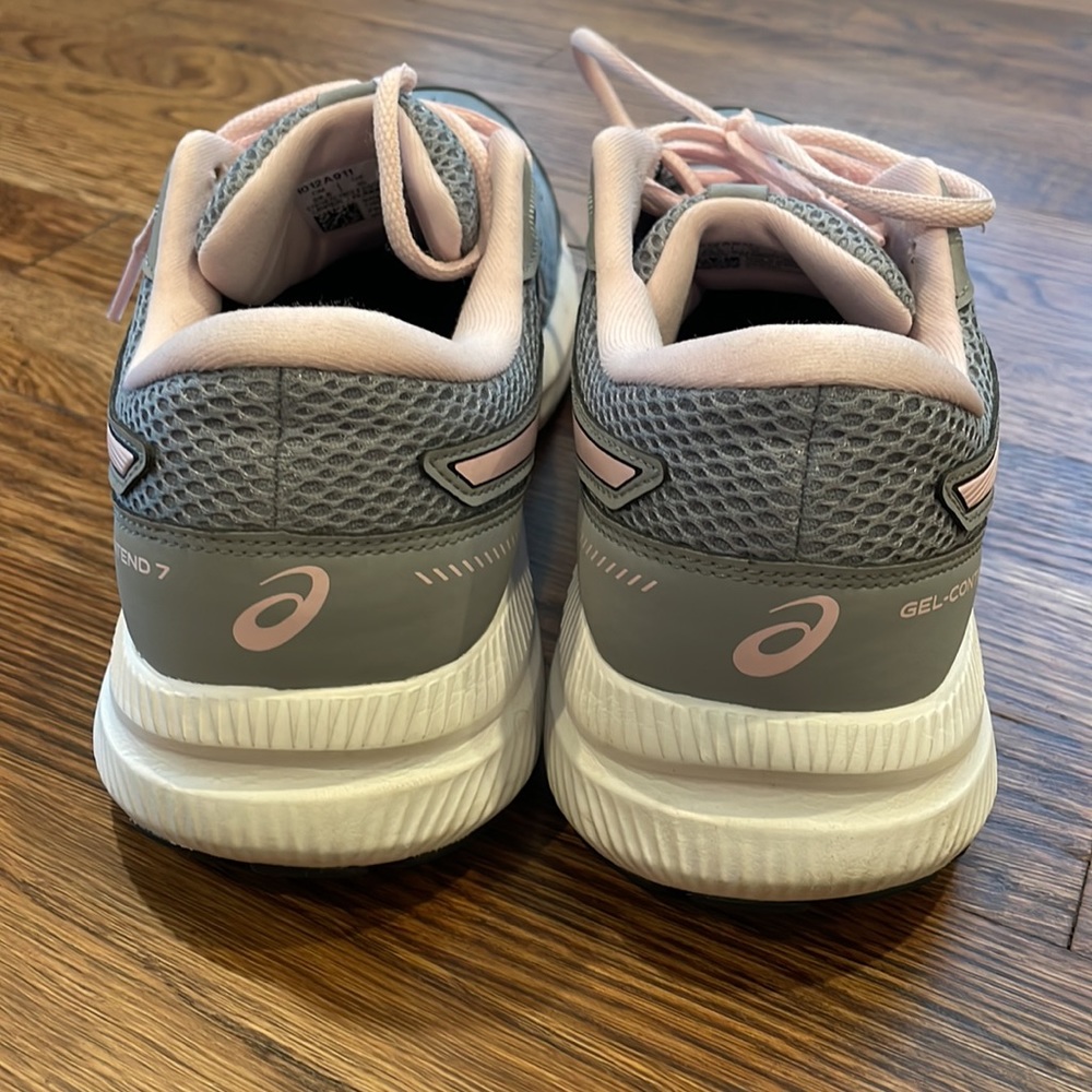 ASICS - like new! - Picture 3 of 5